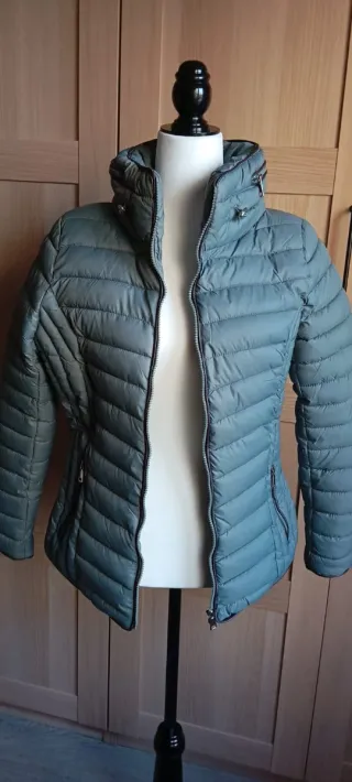 Cazadora acolchada verde