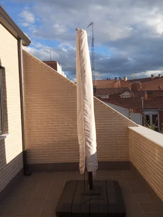 Parasol exterior beige y negro