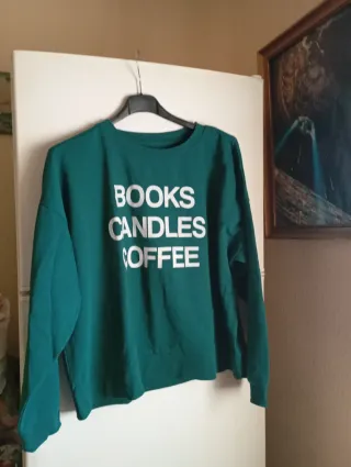 Blusa verde Books Candles Coffee