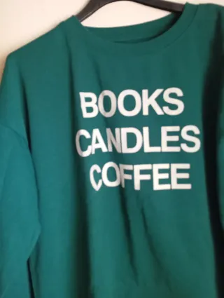 Blusa verde Books Candles Coffee
