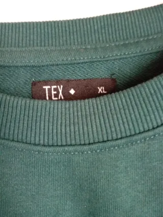 Blusa verde Books Candles Coffee