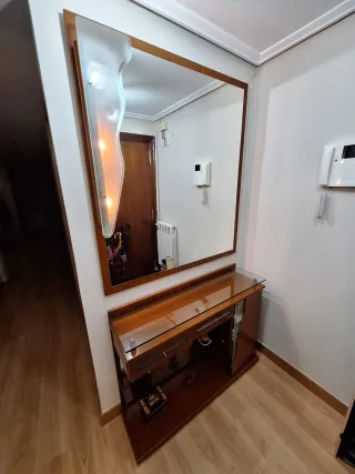 Mobile ingresso con specchio e luce