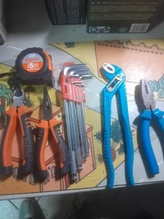 Set Attrezzi Vari: Pinze, Chiavi, Metro,brugole