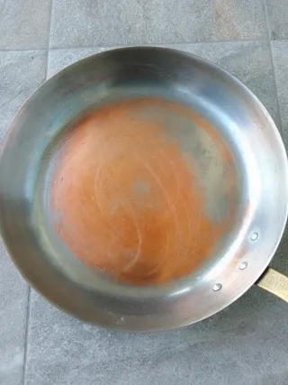 Padella in rame con manico in ottone