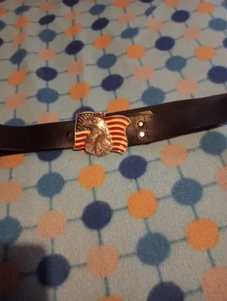 Correa de cuero con águila y bandera USA