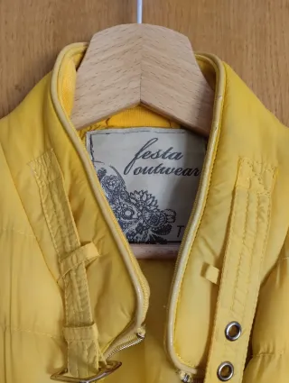 Cazadora plumífero mujer amarilla