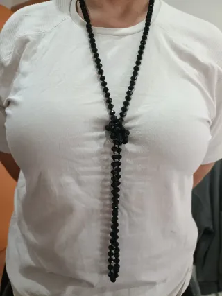 Collar de perlas negras de cristal