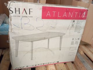 Mesa blanca de plástico para exterior