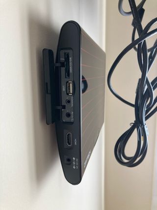 Televisor LG,soporte de pared y reproductor DMTECH