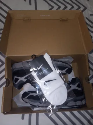 Zapatillas ASICS Negras y Grises