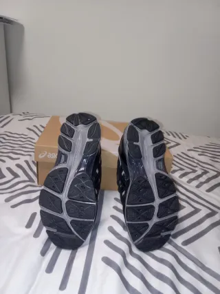 Zapatillas ASICS Negras y Grises