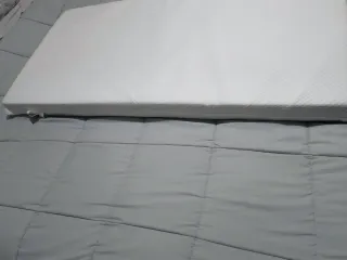 Colchón y Cuna infantil madera y blanca