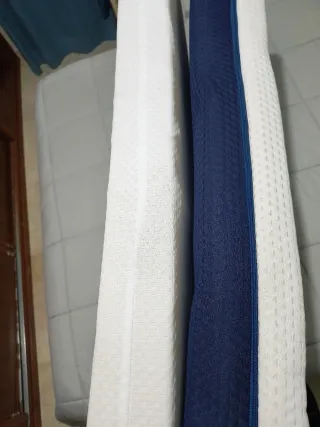 Colchón y Cuna infantil madera y blanca