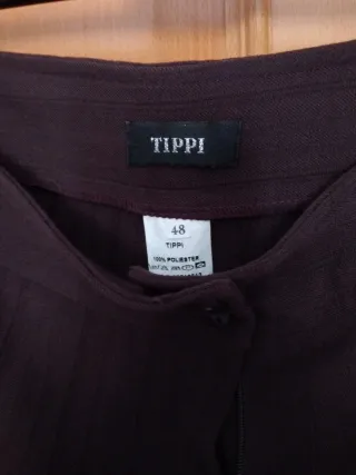 Conjunto de blusa y pantalón marrón