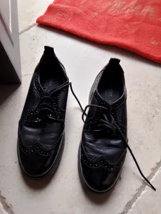 Scarpe stringate Geox nere donna