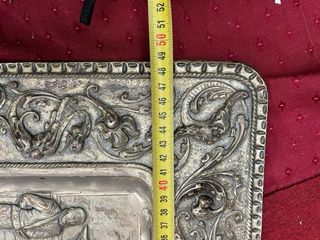 Antico vassoio in rame argentato con altorilievo