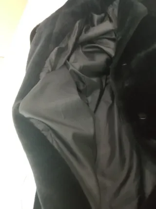 Abrigo negro piel sintética