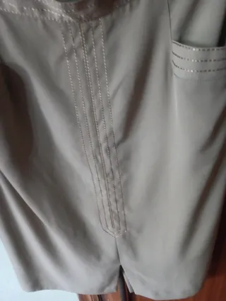 Falda y suéter beige