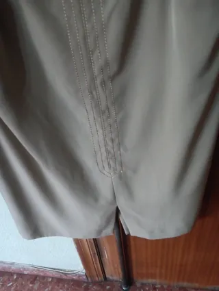 Falda y suéter beige