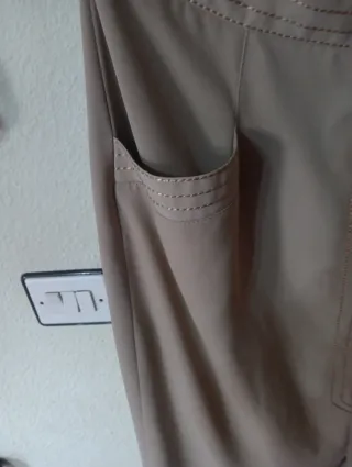 Falda y suéter beige