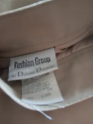 Falda y suéter beige