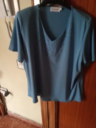 Falda y suéter beige