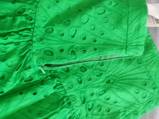 Falda Zara verde bordada
