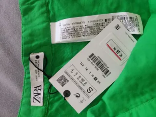 Falda Zara verde bordada