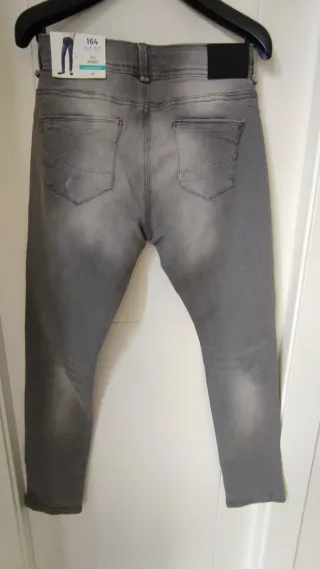 Pantalón adolescente cintura ajustable gris.