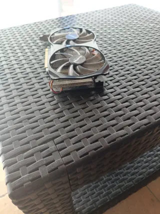 Tarjeta Gráfica Gigabyte gtx 550 1g