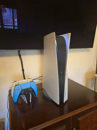 Playstation 5 + 2 mandos + cargador + SSD