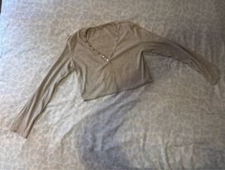 Blusa crop gris