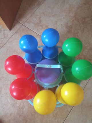 Juego de bolos de colores