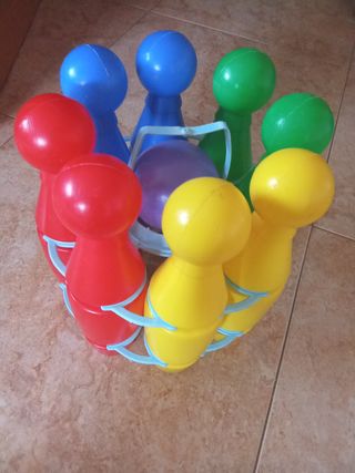 Juego de bolos de colores