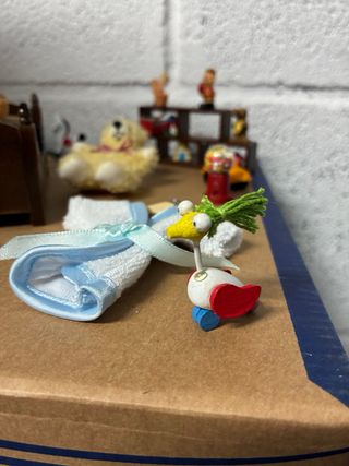 Camera da letto e giocattoli per casa delle bambole