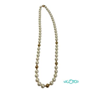 Collar de perlas y oro