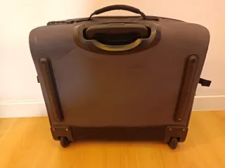 Maleta Eastpak gris para portátil