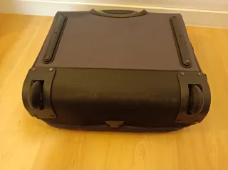 Maleta Eastpak gris para portátil