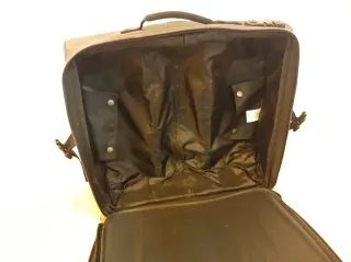 Maleta Eastpak gris para portátil