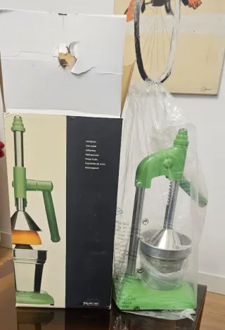 Nuovo: set di tazze, tagliere per formaggi e spremiagrumi