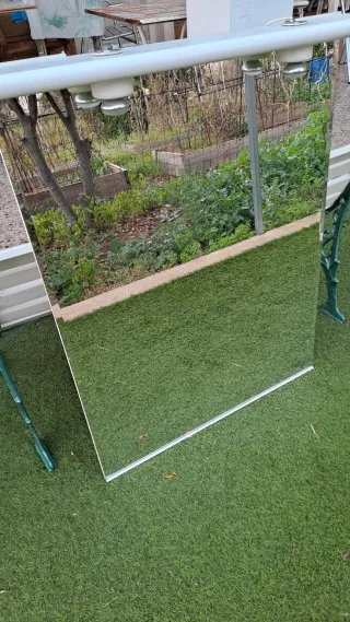 Specchio da bagno funzionale, due punti luce.