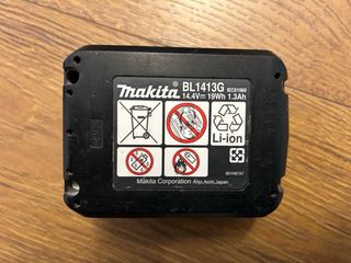 Cargador y 3 Baterías Makita Originales