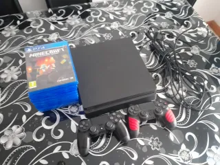 PS4 Slim (1 TB) + Juegos