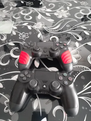 PS4 Slim (1 TB) + Juegos