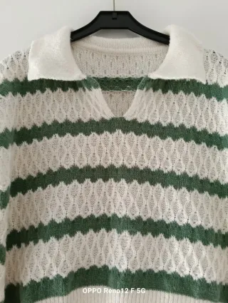 Camisola de malha às riscas verde e branca