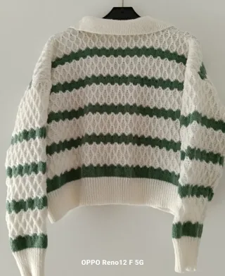 Camisola de malha às riscas verde e branca