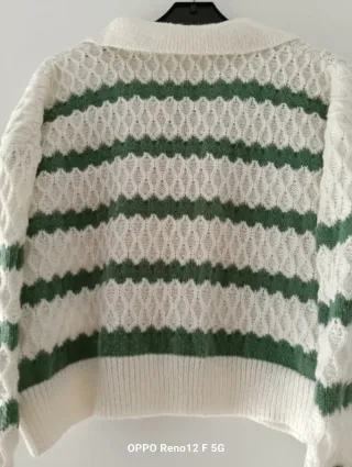 Camisola de malha às riscas verde e branca