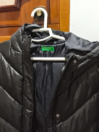 Chaqueta acolchada negra United Colors of Benetton