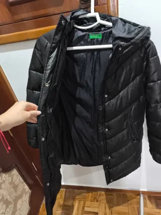 Chaqueta acolchada negra United Colors of Benetton