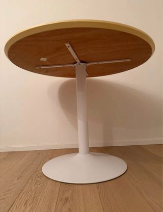 Tavolo rotondo senza sedie